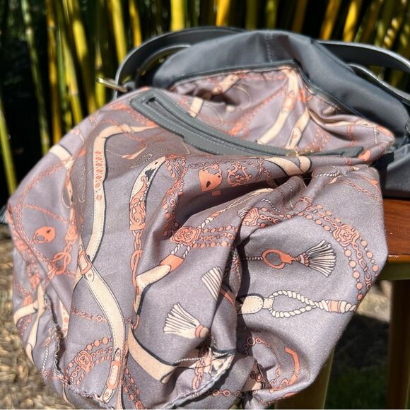 Gray bag 🩶 crossbody, backpack or shoulder bag 🩶 - Picture 7 of 7